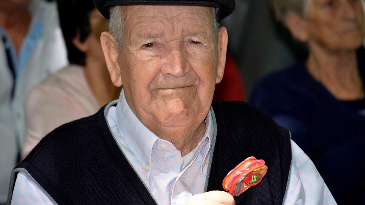 Martín Díaz, de 83 años, y su hermana Lucía, de 95, en el homehaje a su madre fusilada en 1936 en Palencia.