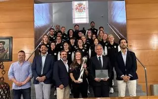 El delegado del Gobierno agasaja al Sport Extremadura