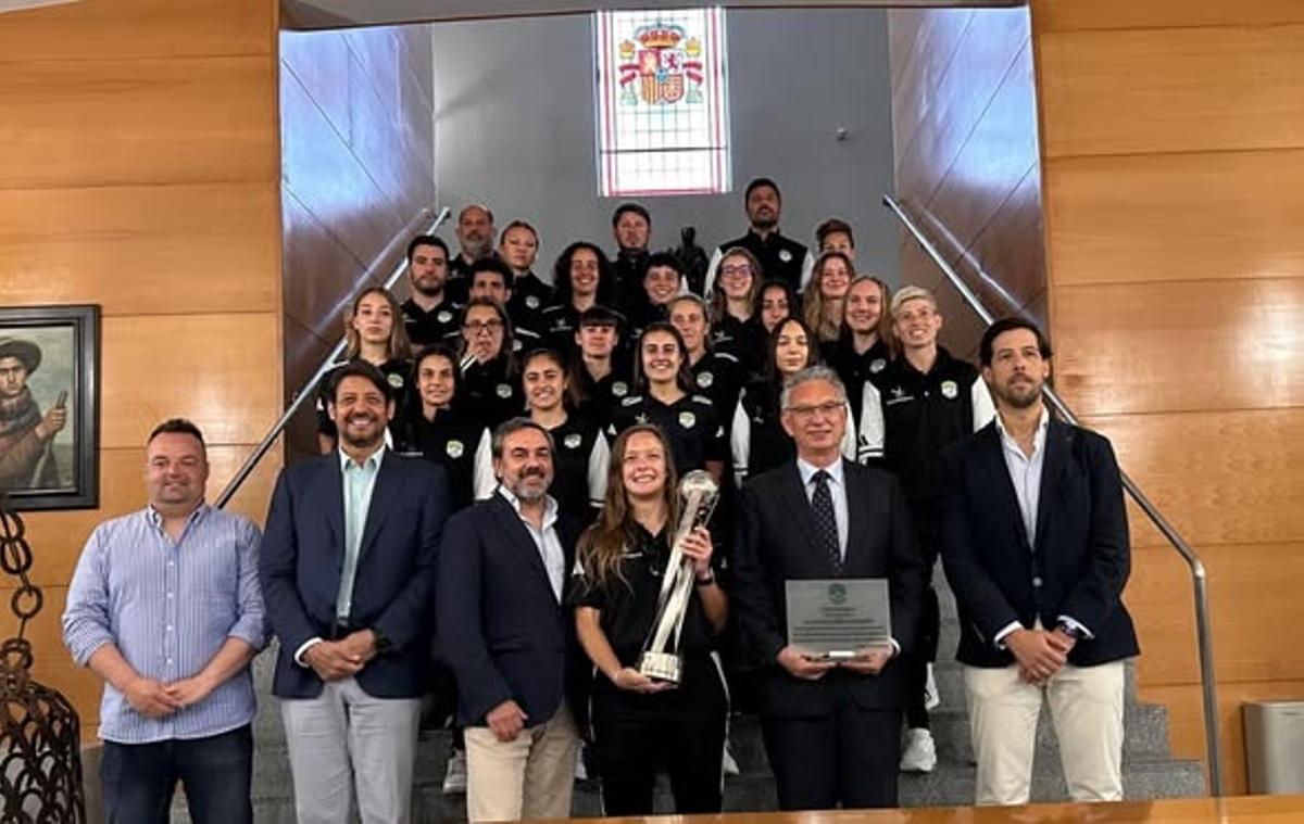 Foto de familia al final del acto.