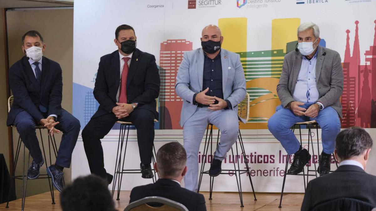 José Manuel Bermúdez, José Julián Mena, Marco González y José Miguel Rodríguez Fraga, en un instante del foro.