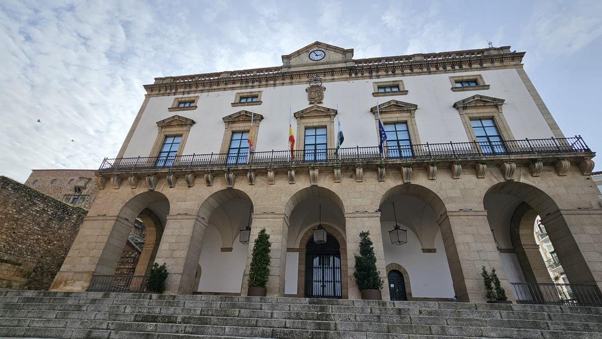 Banderas a media asta en Cáceres.