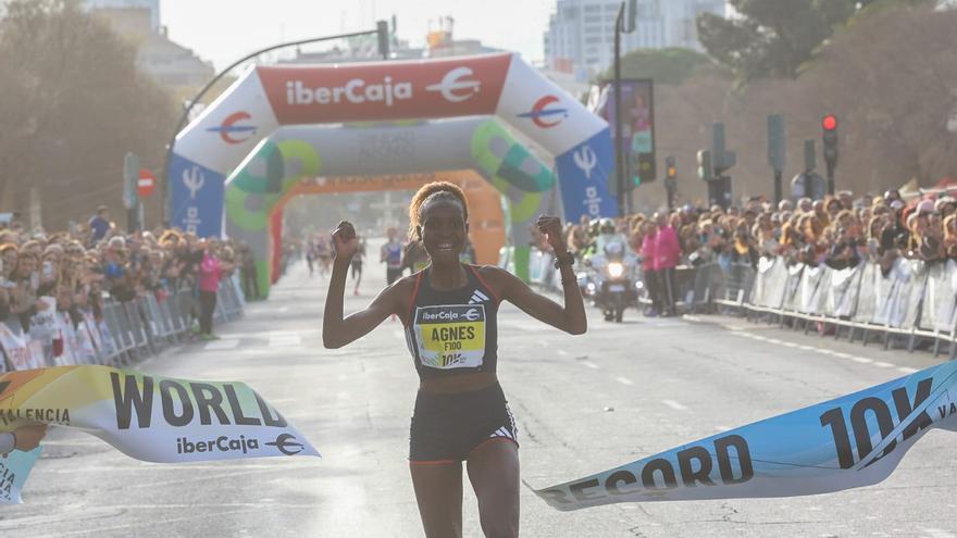 La keniana Agnes Jebet pulveriza el récord del mundo de 10K en Valencia