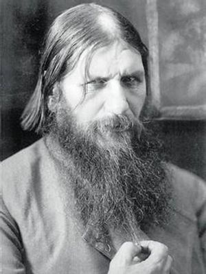 Rasputin i un dels seus assassins, el príncep Félix Iussúpov (dreta).