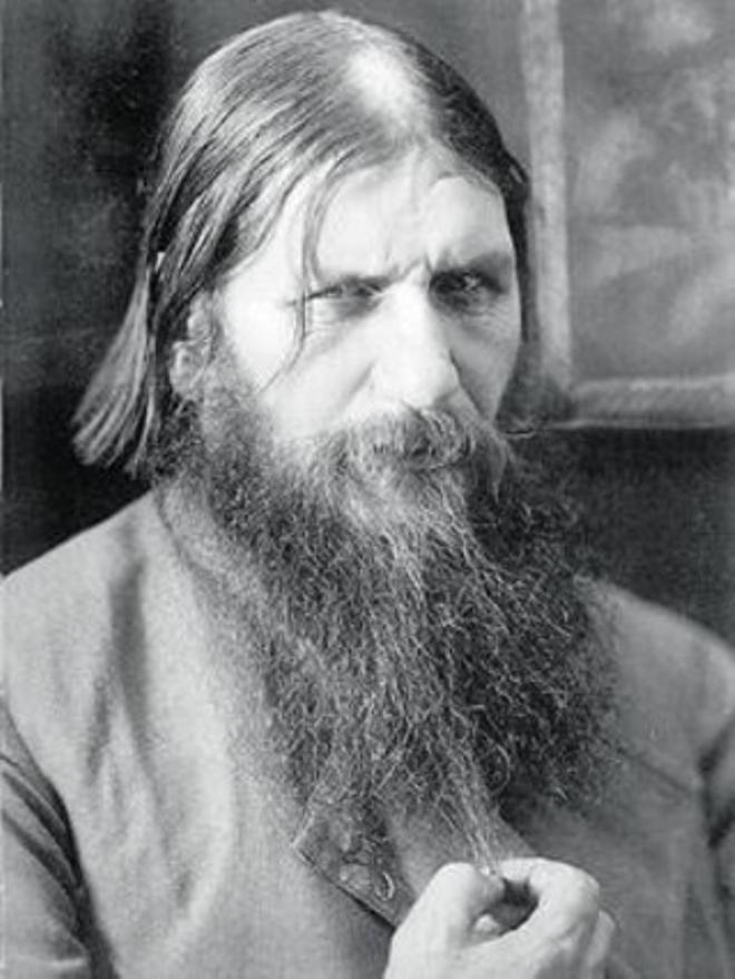 Rasputin i un dels seus assassins, el príncep Félix Iussúpov (dreta).