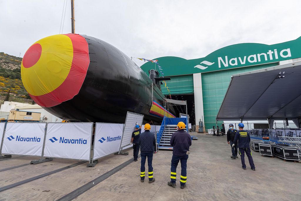 Los Reyes y sus hijas visitan Cartagena para la puesta a flote del submarino S81