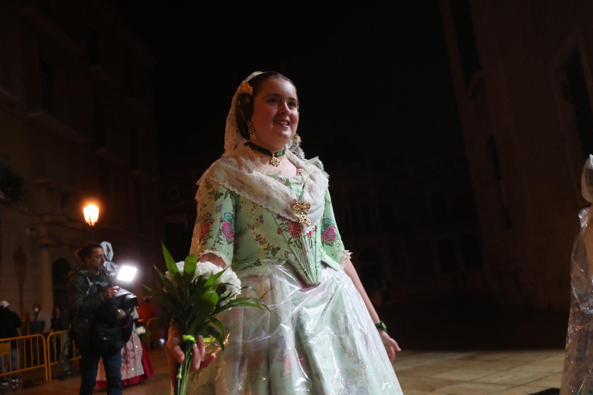 Búscate en el primer día de ofrenda por la calle de la Paz (entre las 21:00 a las 22:00 horas)