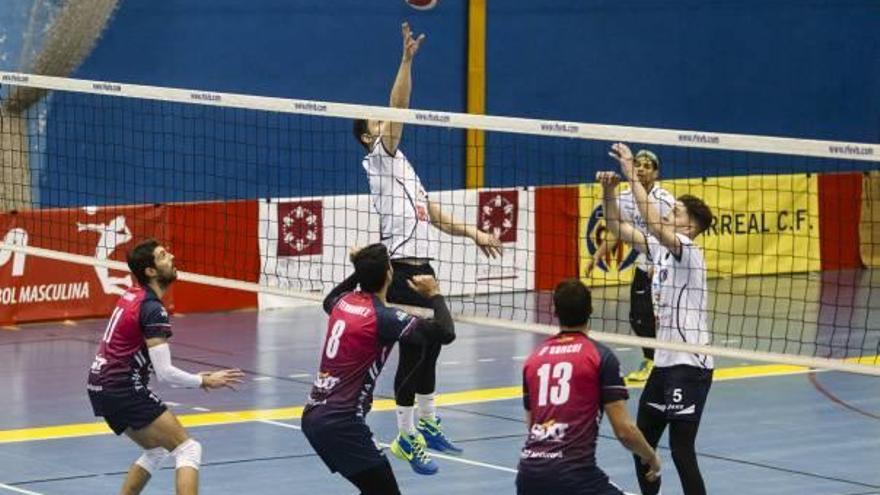 El Mediterráneo perdió ayer en casa contra el Urbia Voley Palma.