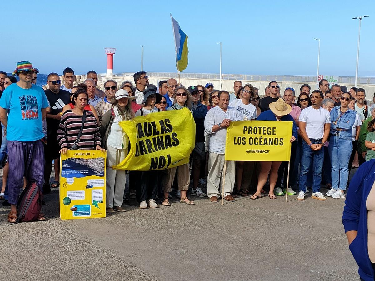 Manifestación en La Aldea de San Nicolás en contra de las jaulas marinas
