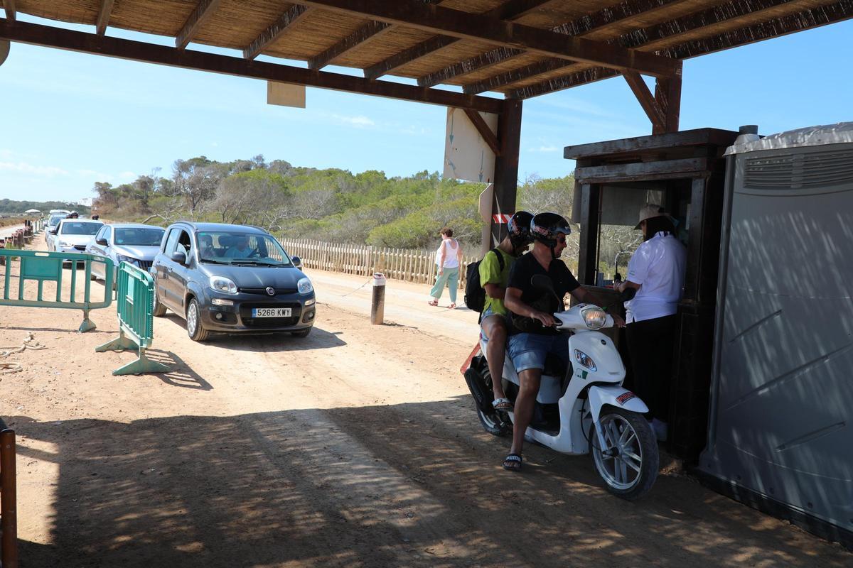 Galería: Control de acceso a ses Illetes y a la playa de Llevant en Formentera