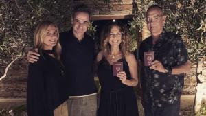 Tom Hanks y su mujer, Rita Wilson, con el primer ministro de Grecia, Kyriakos Mitsotakis, y su esposa.