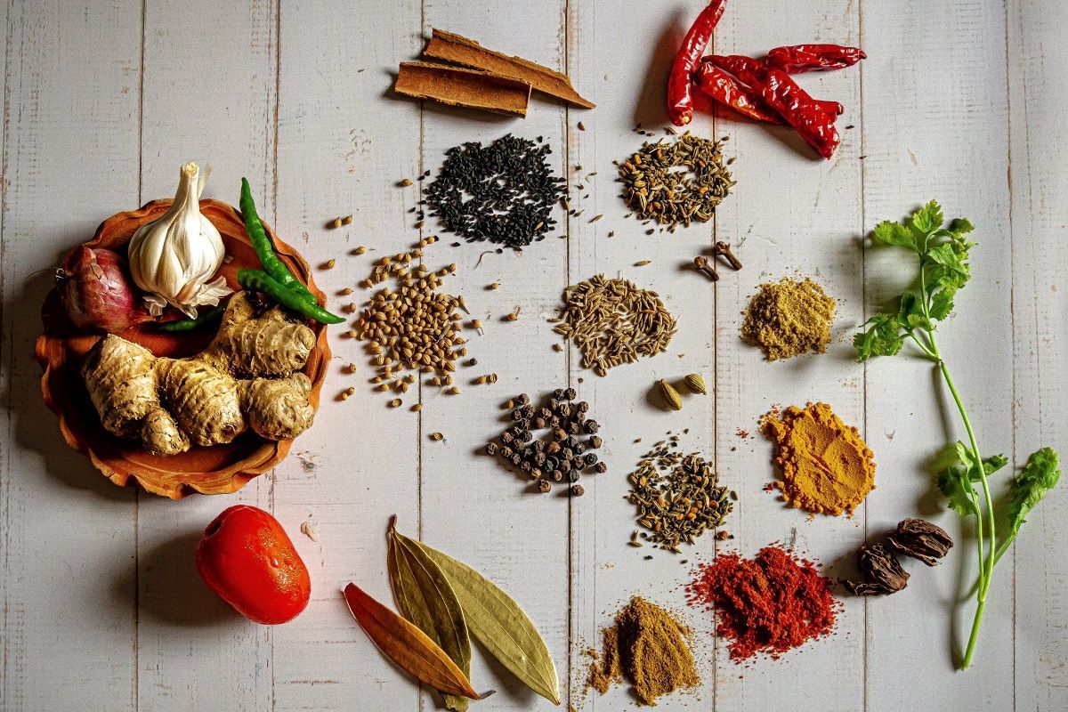 Los expertos en nutrición desmontan los falsos mitos sobre las especias y las hierbas aromáticas