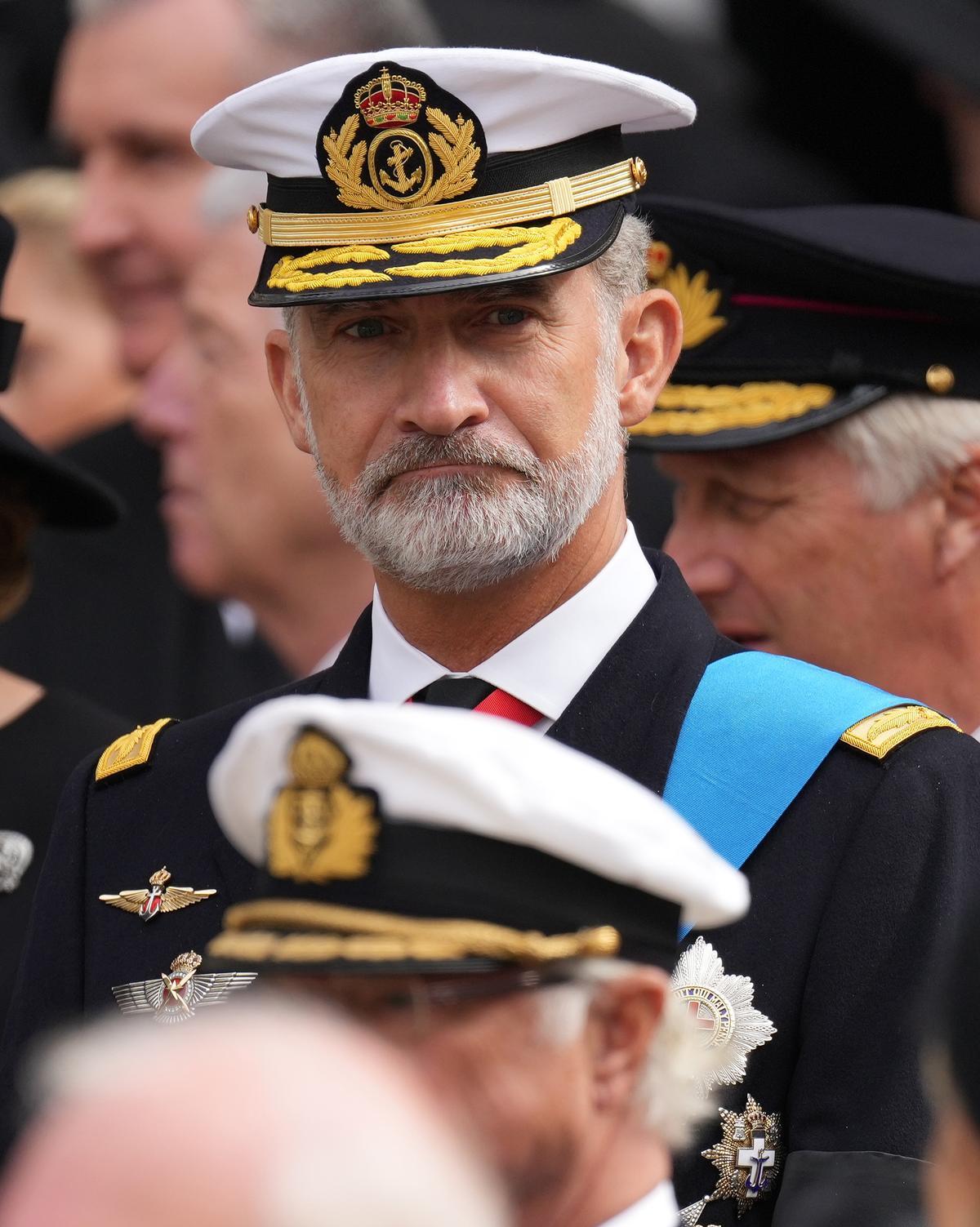 El rey Felipe VI de España asiste al servicio en la Abadía de Westminster durante el cortejo fúnebre estatal de la reina Isabel II