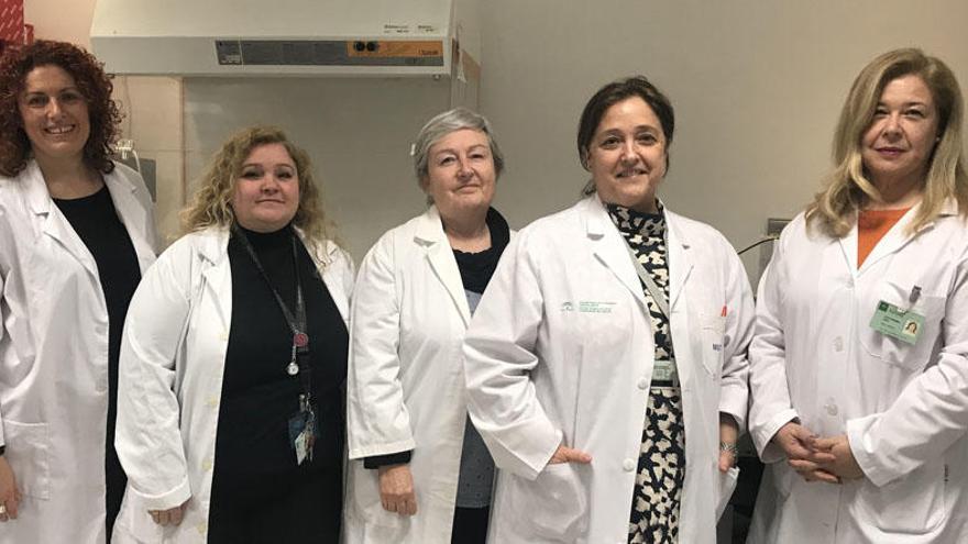 Imagen de las cinco investigadoras del Hospital Regional Universitario de Málaga.