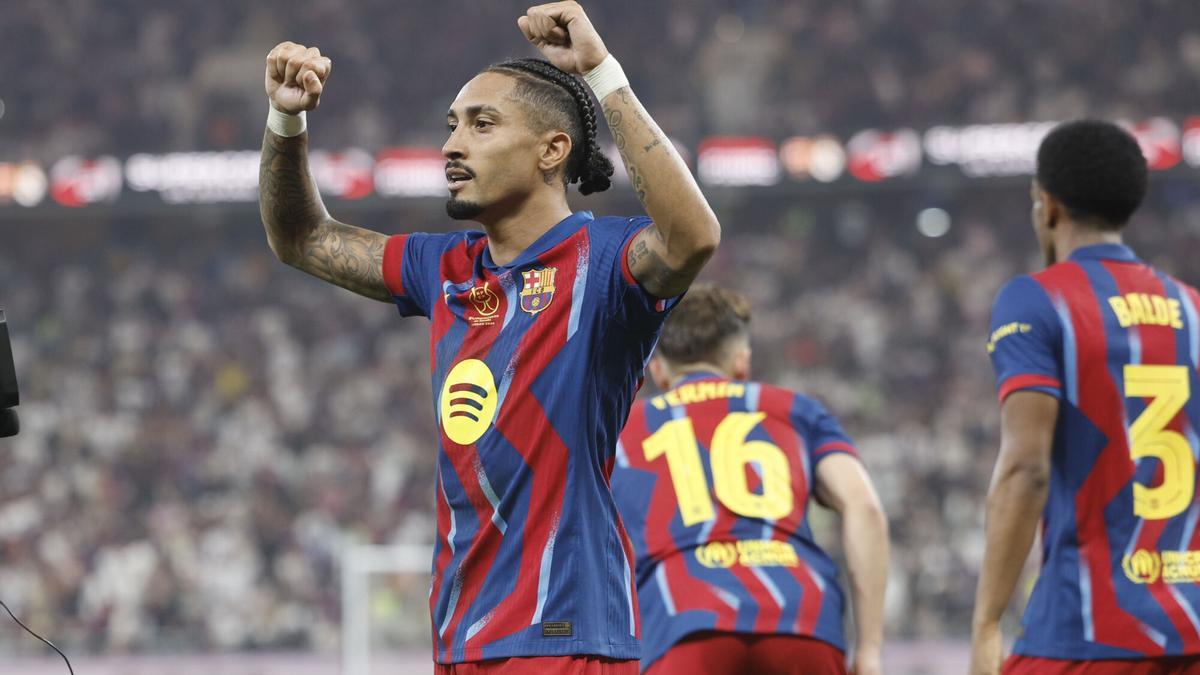 Raphinha celebra en la final de la Supercopa de España