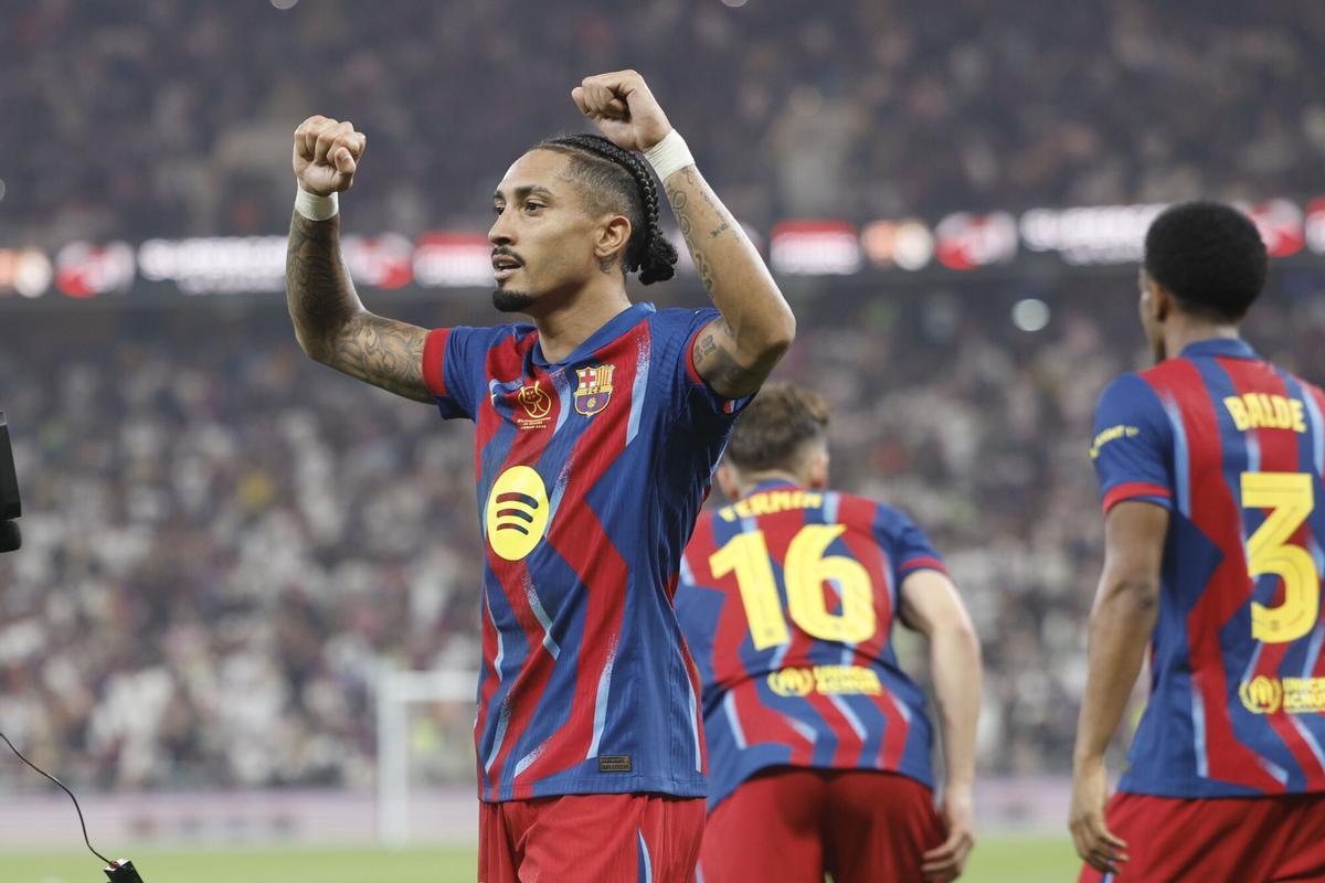 Raphinha celebra en la final de la Supercopa de España
