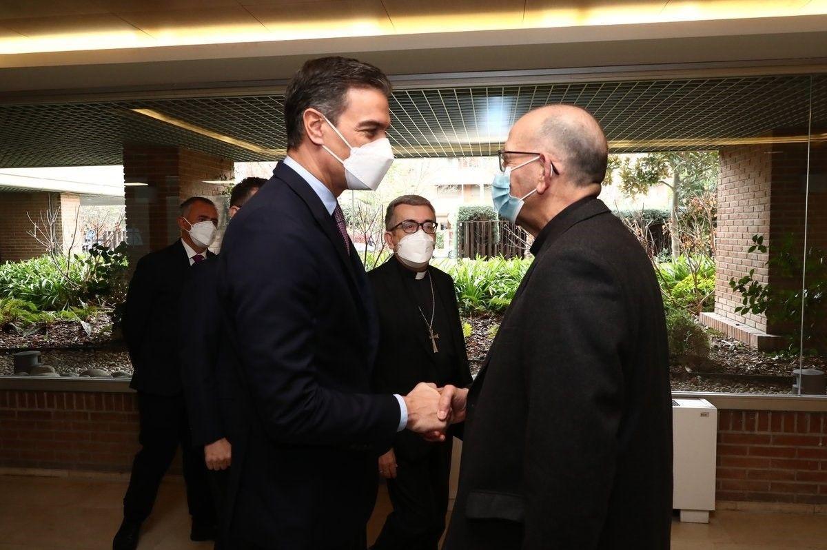 El presidente del Gobierno, Pedro Sánchez, junto al presidente de la Conferencia Episcopal, Juan José Omella.