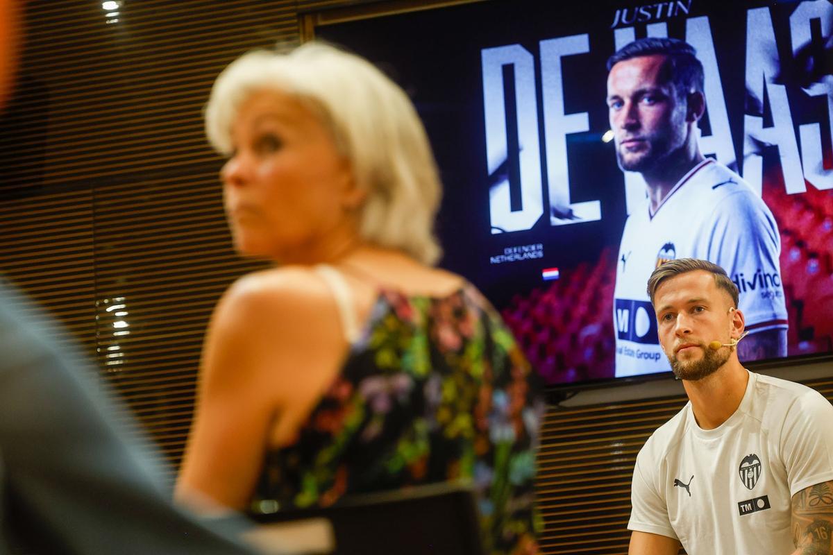 La presentación de Justin de Haas, en imágenes