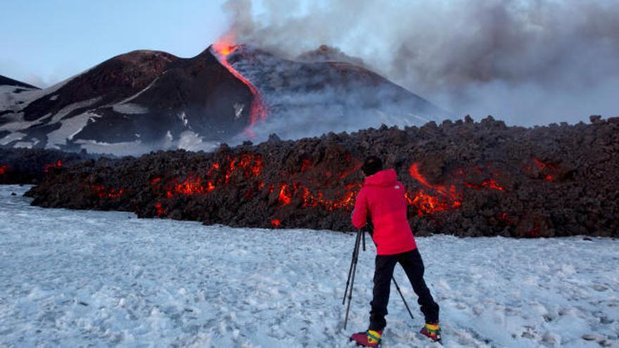 Diez heridos tras la erupción del volcán Etna