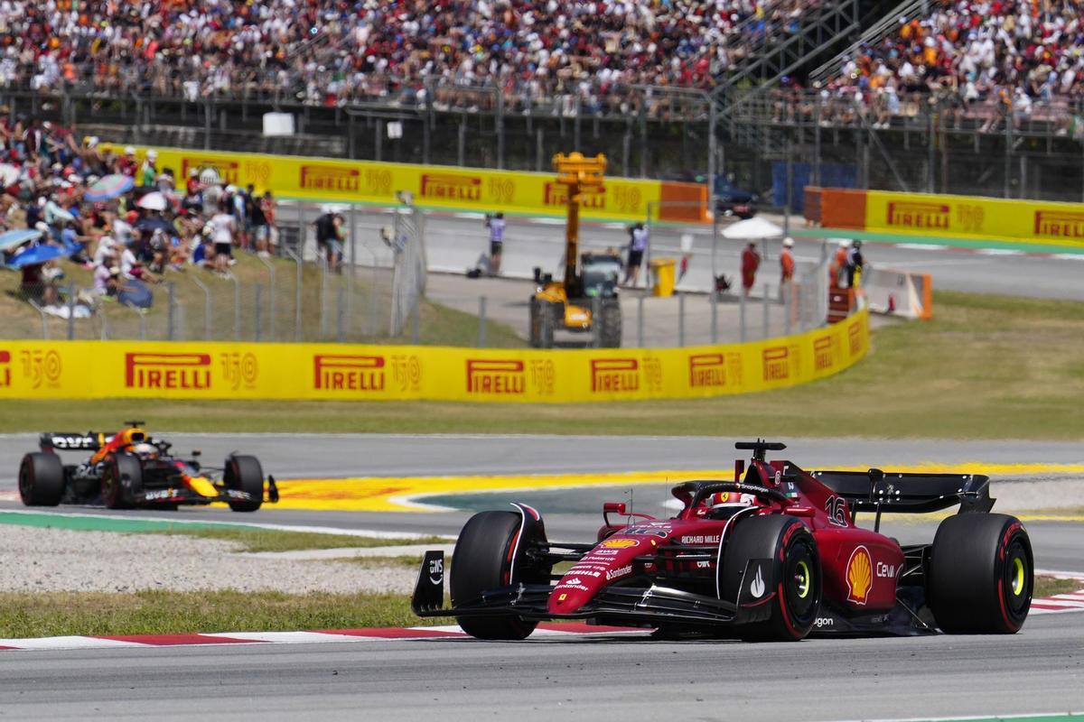 MONTMELÓ (BARCELONA), 22/05/2022.- El piloto español Carlos Sáinz, de Ferrari durante el Gran Premio de España de Fórmula Uno que se disputa este domingo en el circuito de Barcelona-Cataluña, en Montmeló (Barcelona). EFE/Enric Fontcuberta