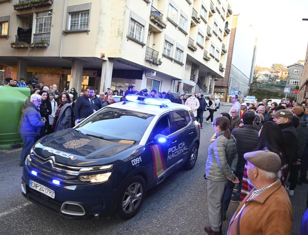 Una concentración vecinal contra la «okupación» de un piso en Marín, en marzo pasado.