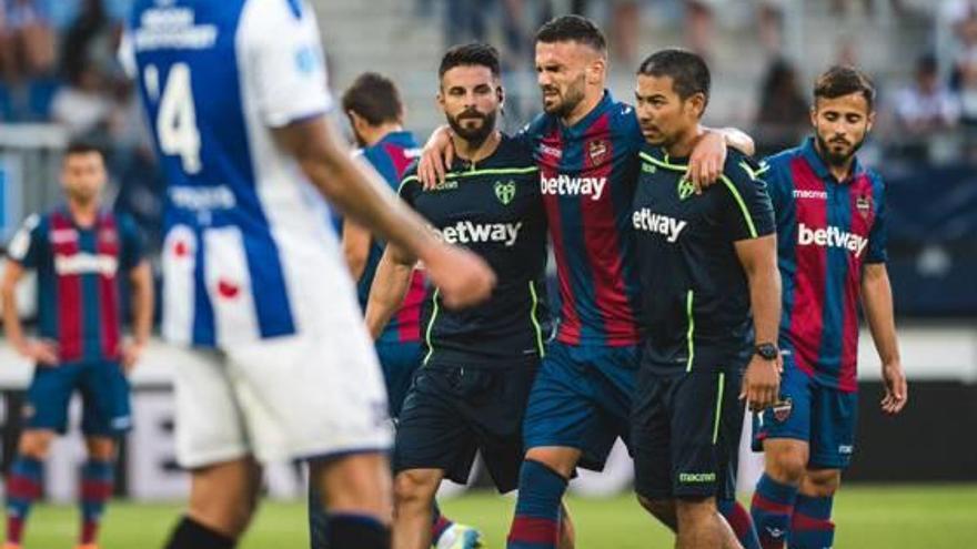 Sadiku abandonó el partido del sábado cojeando.