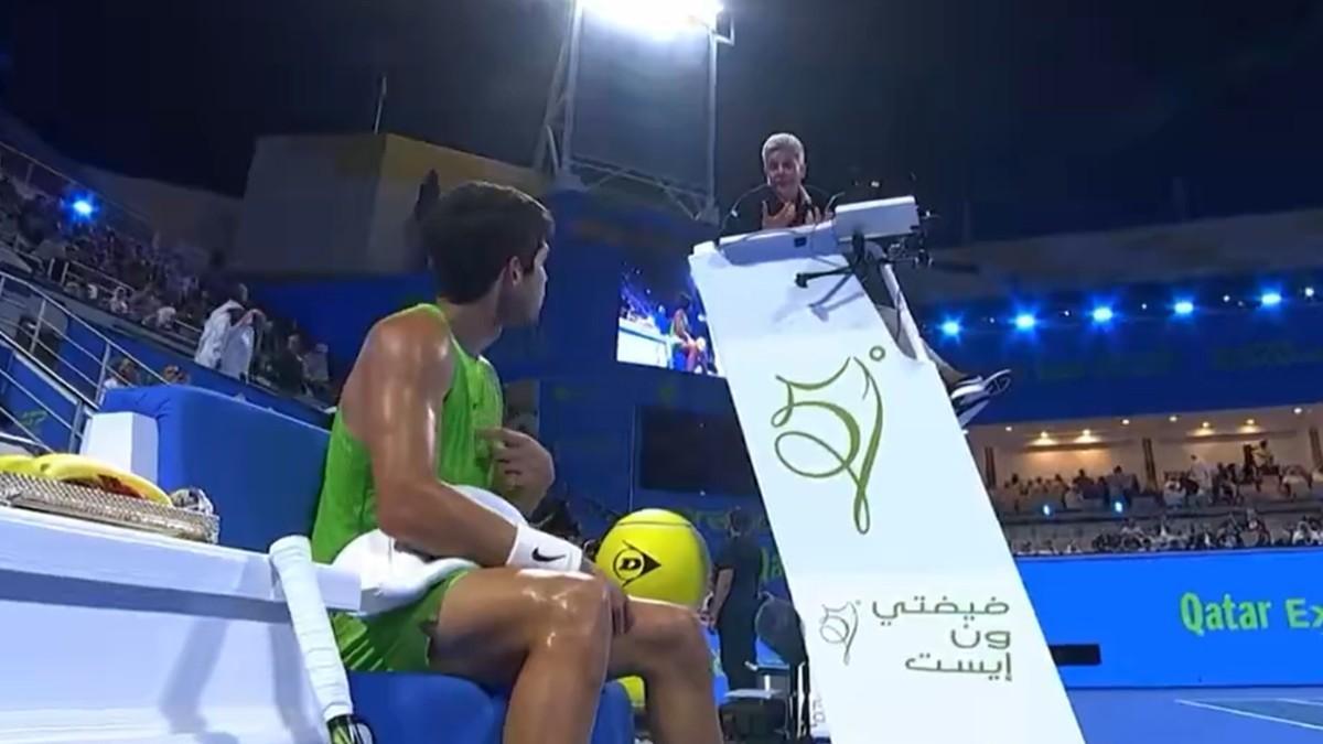 Alcaraz, quejándose a la juez de silla