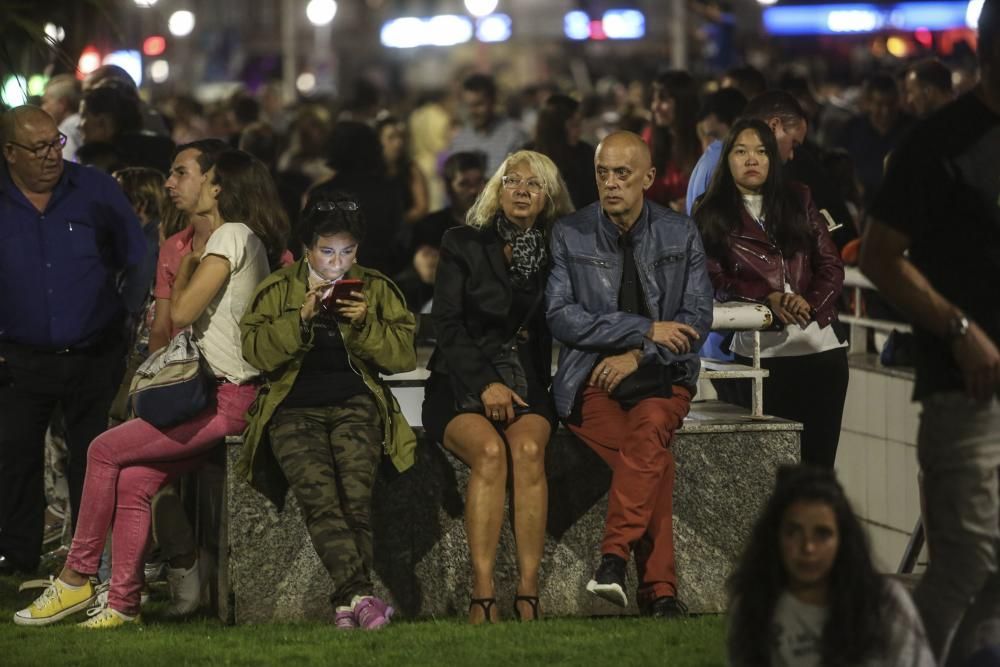 Espectáculo pirotécnico en las fiestas de Begoña, en Gijón.