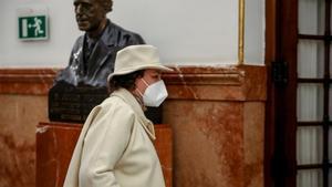 La presidenta de la Comisión del Pacto de Toledo, Magdalena Valerio, antes de entrar en el pleno del Congreso el 20 de octubre.