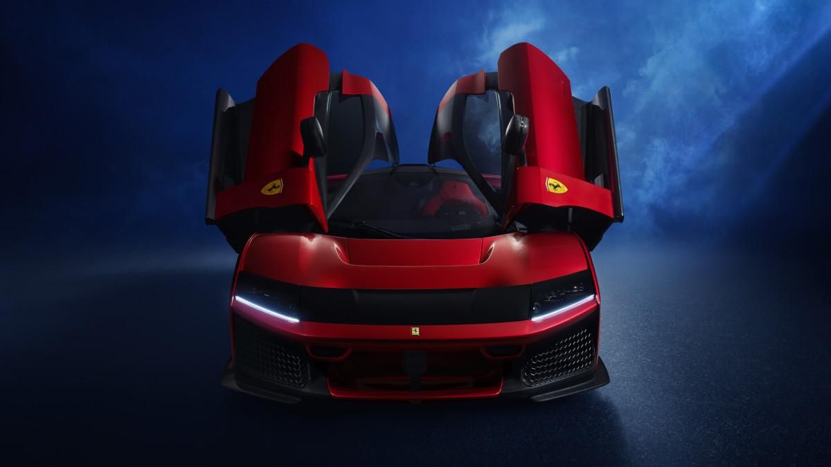 Ferrari_F80_galeria (10).jpg