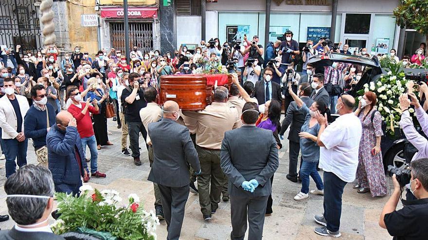 Còrdova es va acomiadar al carrer del seu exalcalde.