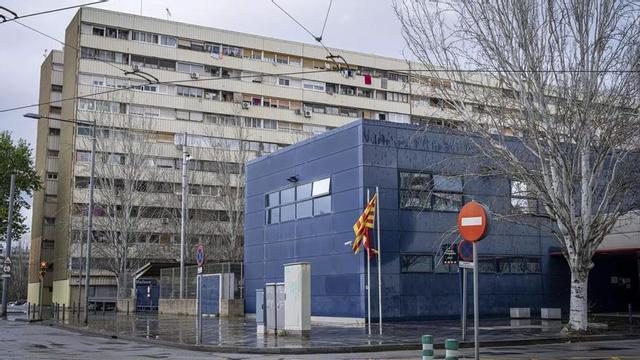 La comissaria dels Mossos d’Esquadra al barri de la Mina, a Sant Adrià de Besòs. | MANU MITRU