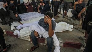 Escenas de dolor y muerte en el hospital Al Shifa tras un ataque de Israel sobre Ciudad de Gaza