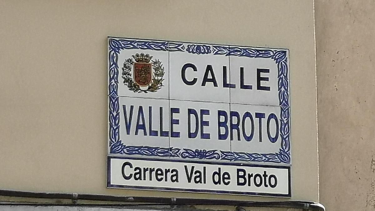 El ladrón actúa sobre una bicicleta en el entorno del barrio del Arrabal como, por ejemplo, las calles Valle de Broto y Marqués de la Cadena.