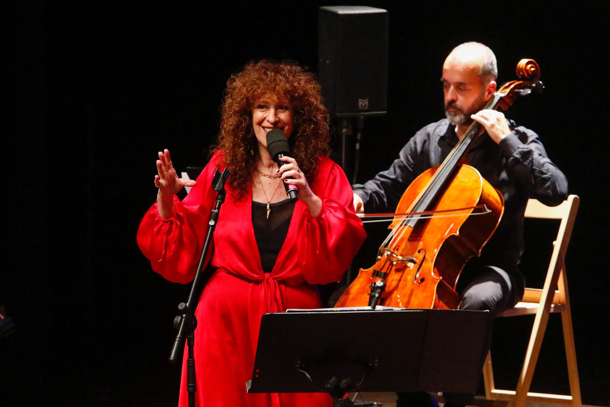 Vilagarcía aplaude el estreno del homenaje a la emigración de Juan Carlos Cambas