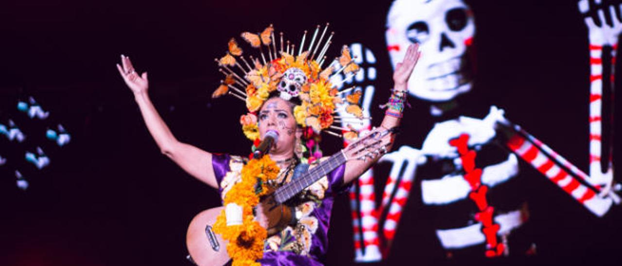 La artista mexicana Lila Downs.