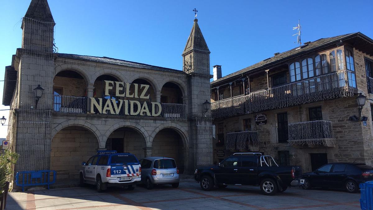 Iluminación instalada en Puebla de Sanabria por la Navidad 2021.