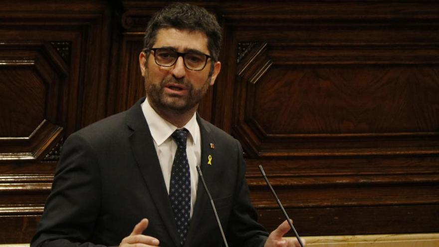 Pla mitjà del conseller Jordi Puigneró intervenint en el ple monogràfic de la covid-19 l&#039;1 de juliol del 2020