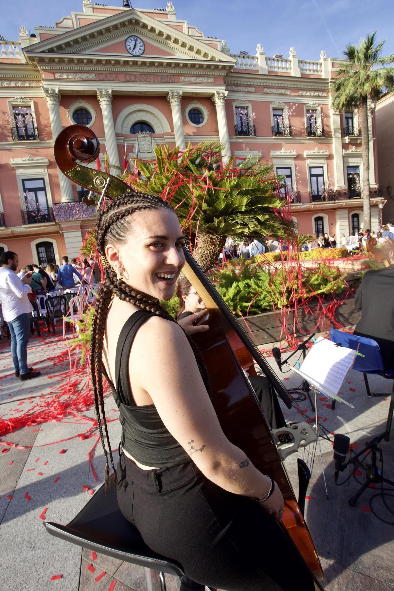 La Batalla de las Flores inunda Murcia de color