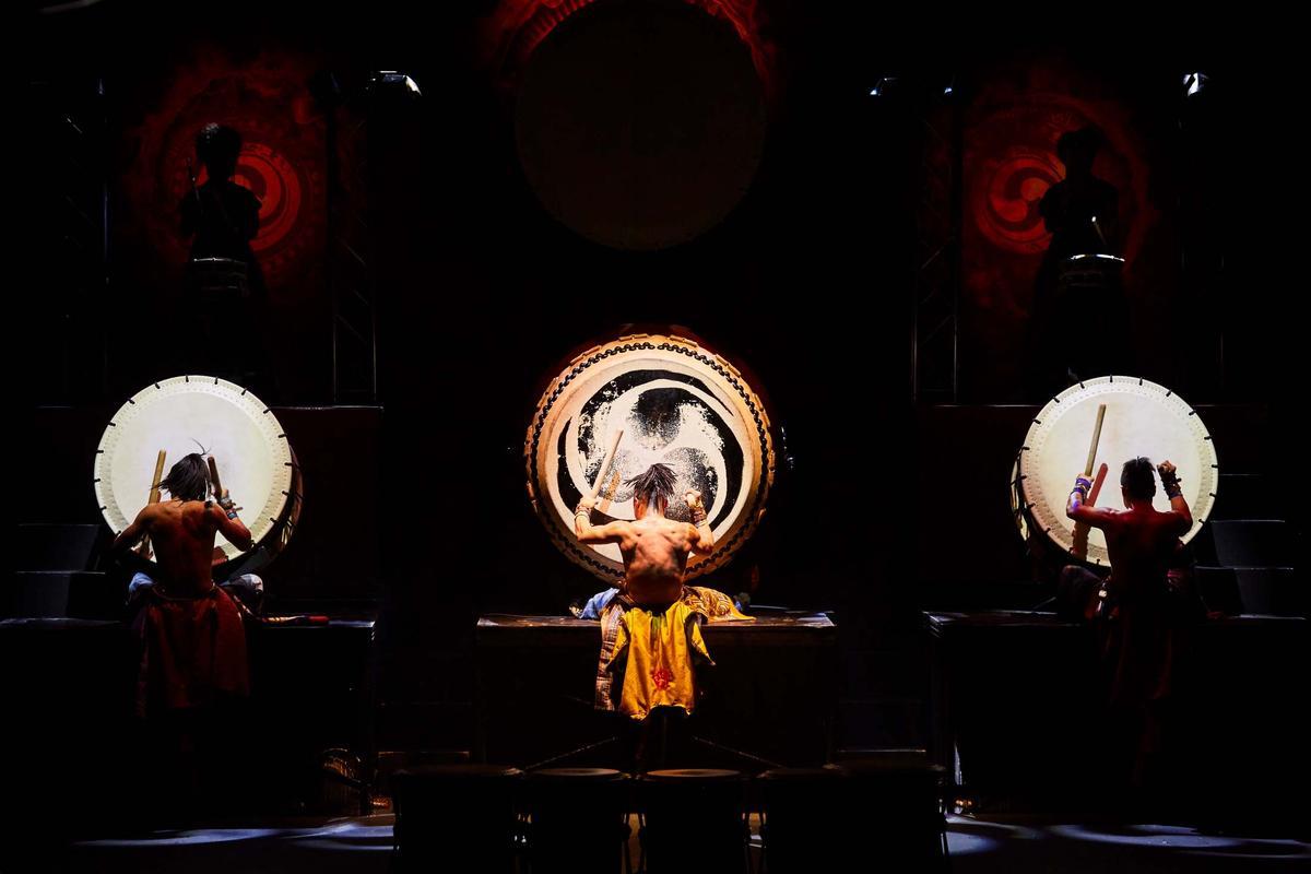 Yamato interpretando ‘Hinotori, las alas del Fénix’.