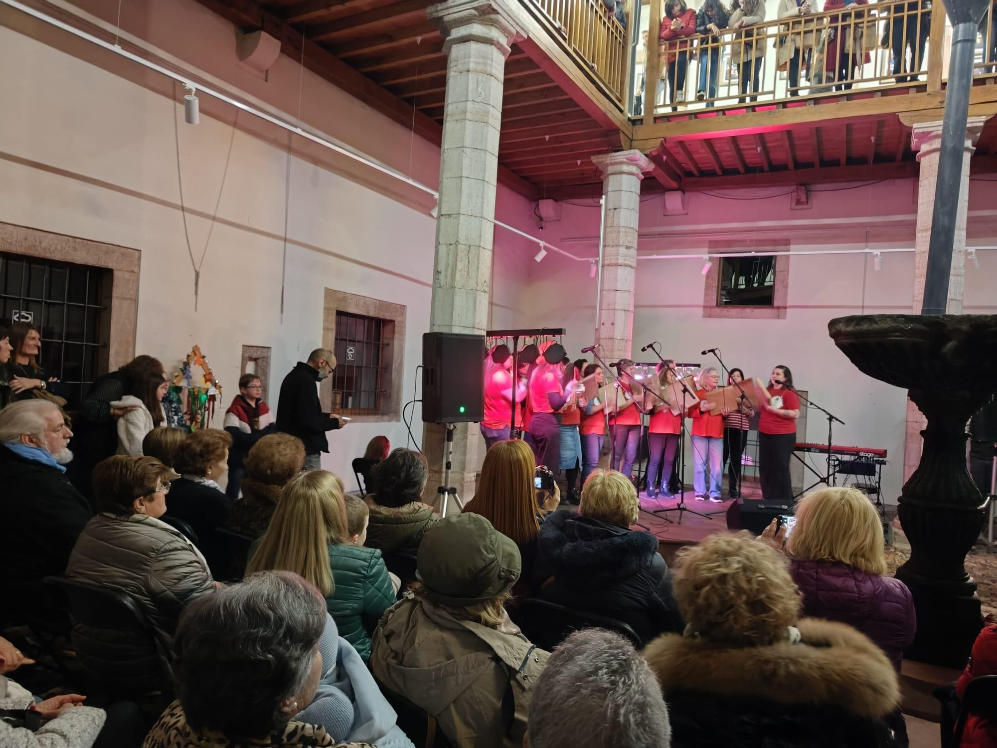 En imágenes, xuntanza moscona en el palacio Miranda-Valdecarzana