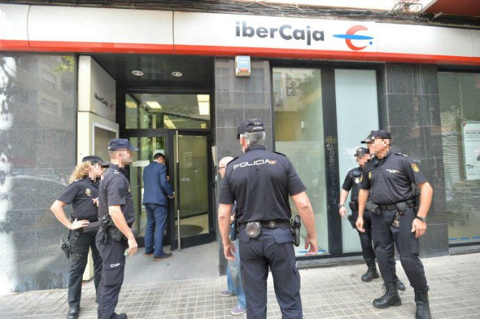 Fuerte presencia policial a las puertas de la sucursal