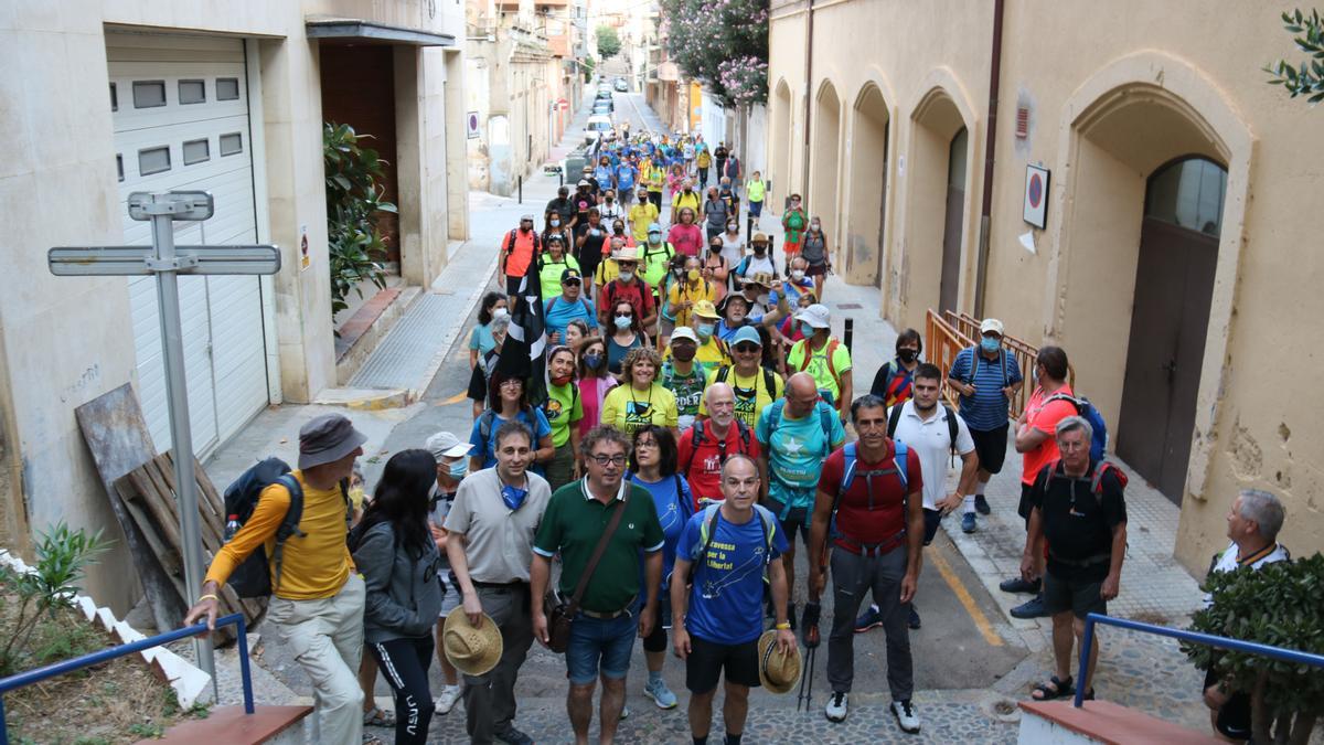 L&#039;inici de la travessa amb Jordi Turull i els acompanyants a Portbou aquest dissabte 10 de julio.