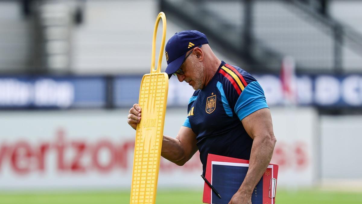 ESPAÑA EN EL MUNDIAL | De la Fuente: «El equipo está escocido y muy picado por las críticas»
