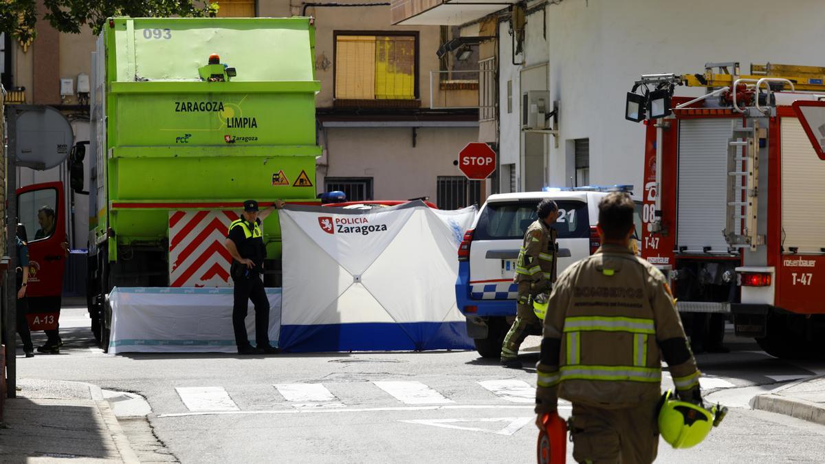 Una mujer de 68 años fue arrollada por un camión de la basura en Casetas mientras cruzaba un paso de peatones no semaforizado.