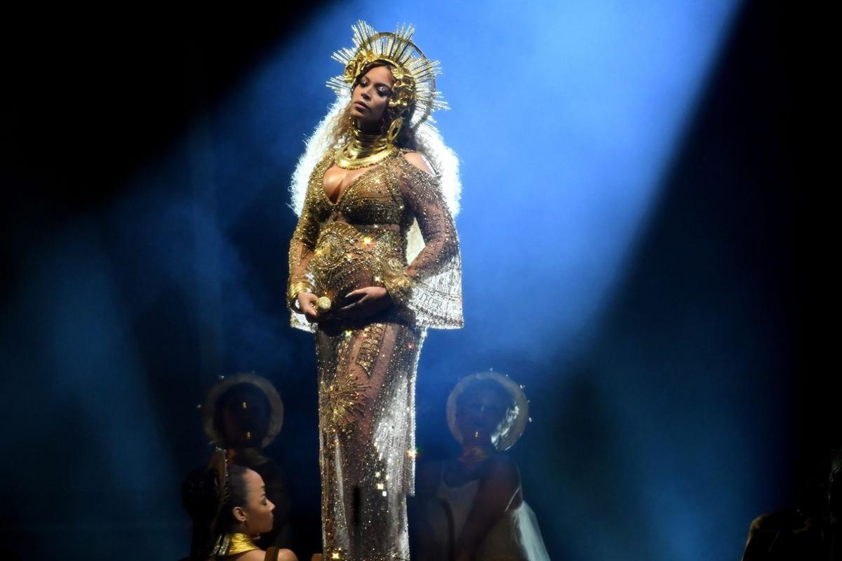 LOS ANGELES, CA - FEBRUARY 12: Recording artist Beyonce performs onstage during The 59th GRAMMY Awards at STAPLES Center on February 12, 2017 in Los Angeles, California. Kevork Djansezian/Getty Images/AFP LOS ANGELES, CA - FEBRUARY 12: Recording artist Beyonce performs onstage during The 59th GRAMMY Awards at STAPLES Center on February 12, 2017 in Los Angeles, California. Kevork Djansezian/Getty Images/AFP