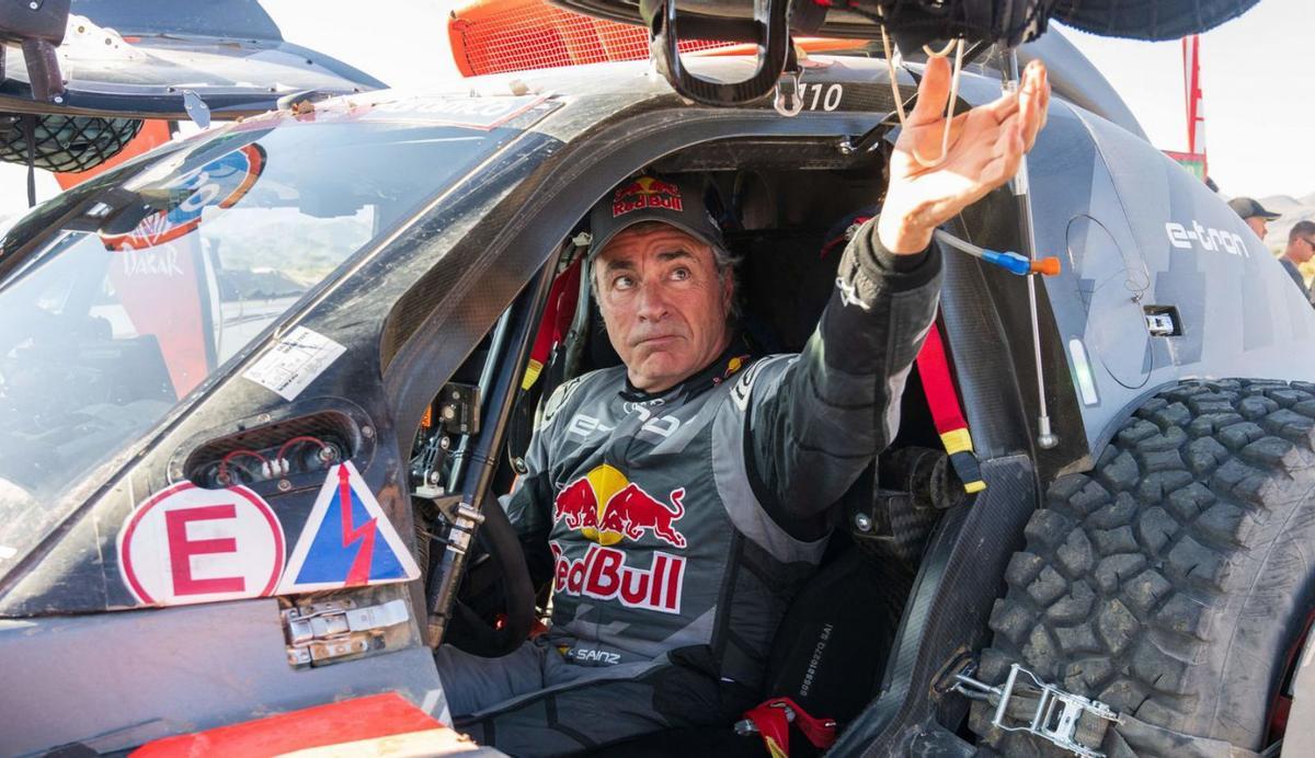 Sainz acaricia el seu quart Dakar a l’aprofitar una avaria de Loeb