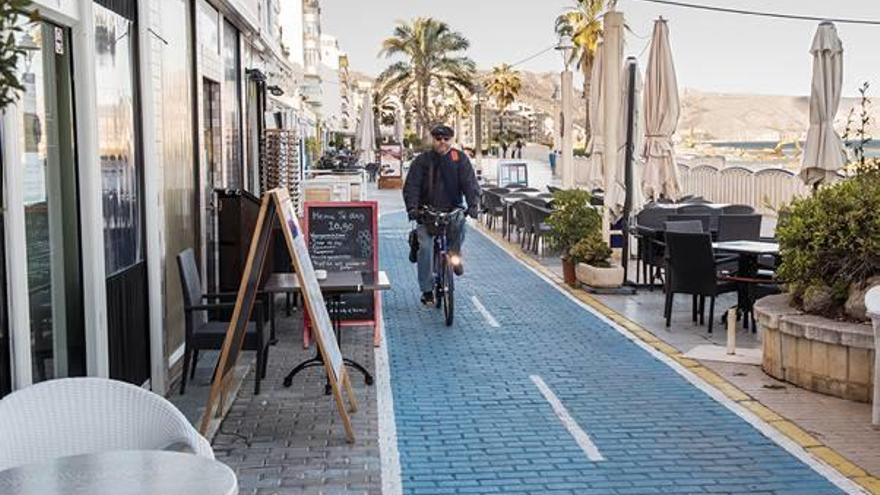 Los bares del paseo de Altea tendrán que reducir terraza en Semana Santa