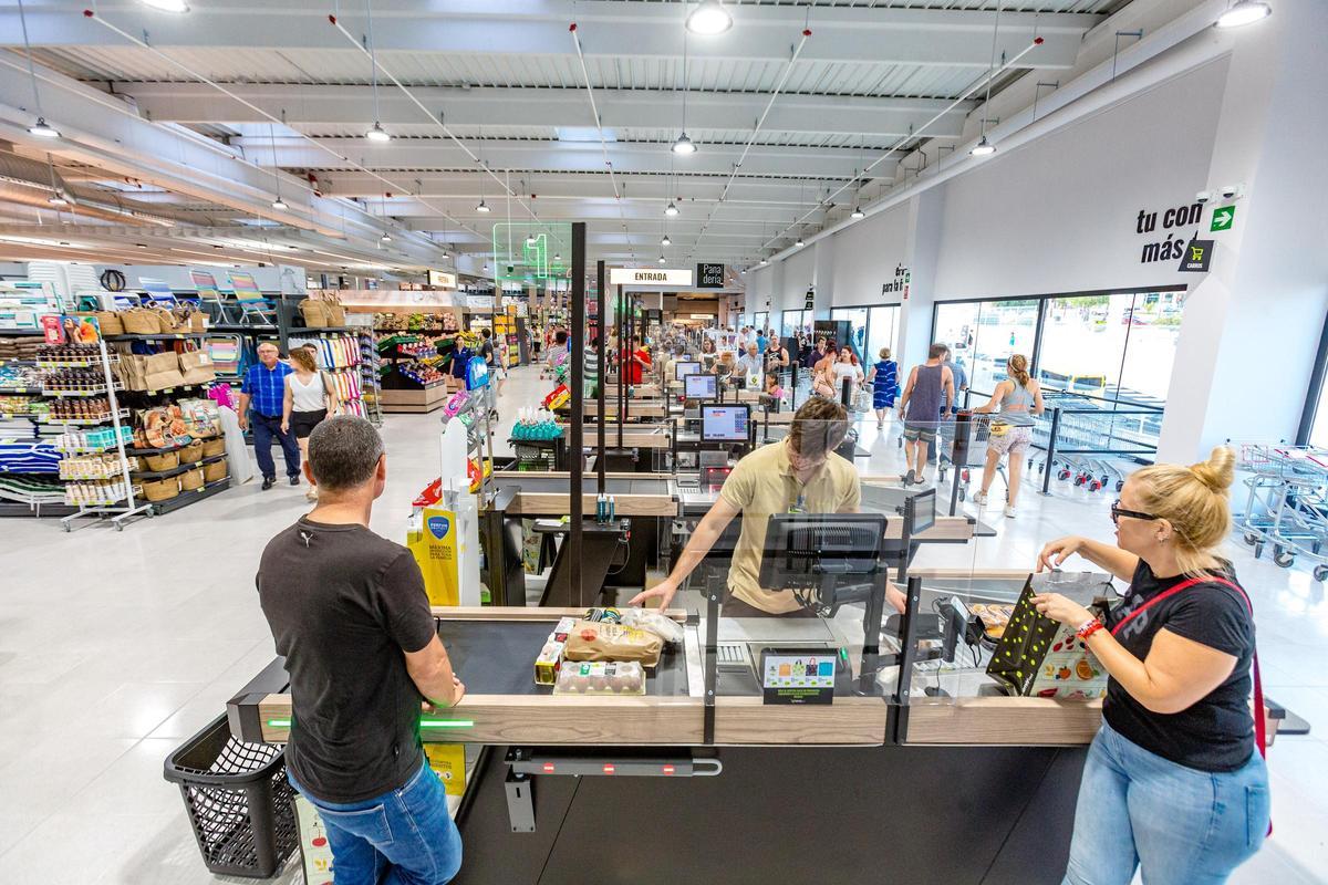 Family Cash abre su primer supermercado en la Ciudad de  València a finales del mes de noviembre.