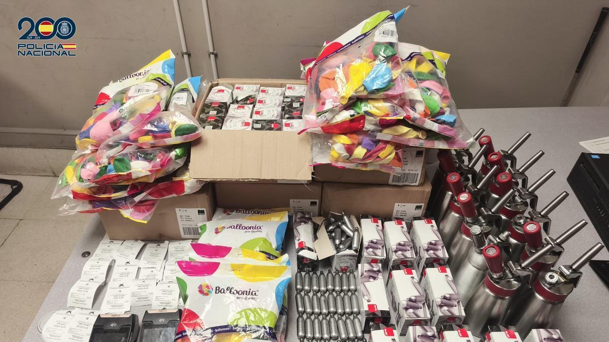 Material incautado en el local donde encontraron el gas de la risa.