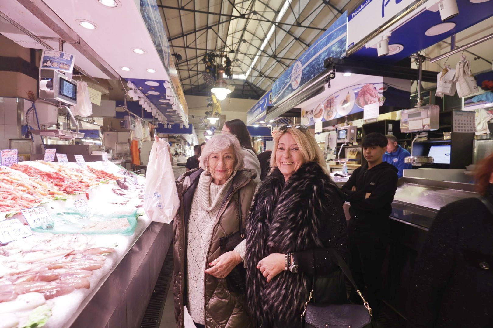 FOTOS │Últimas compras antes de Nochebuena y Navidad en Palma